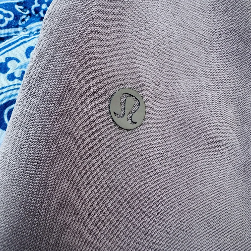 Women’s Lululemon Skirt in size 4 - Picture 3 of 3